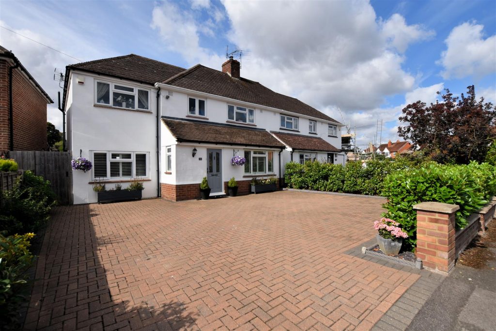 Crescent Road, Tilehurst, Reading