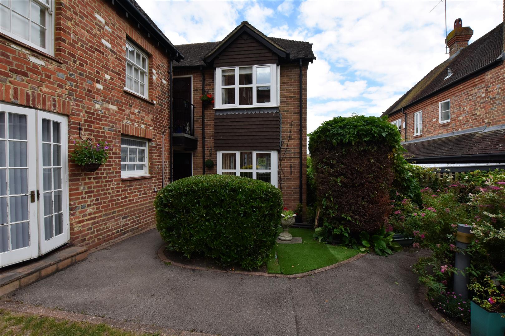 Southcote Lodge, Reading Village Properties