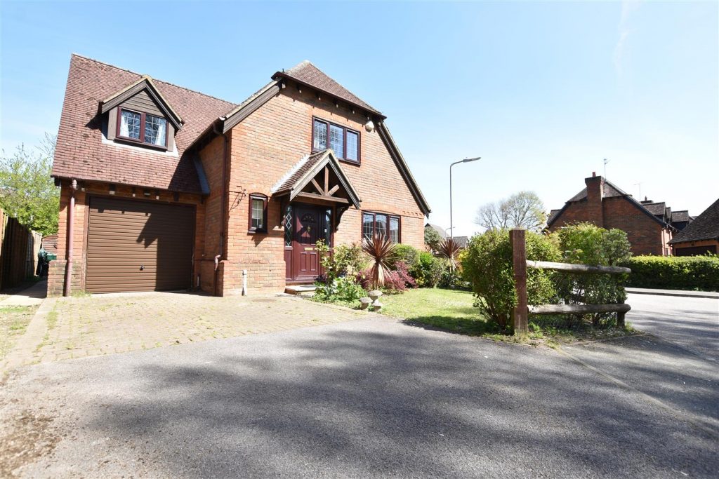 Lovatt Close, Tilehurst, Reading