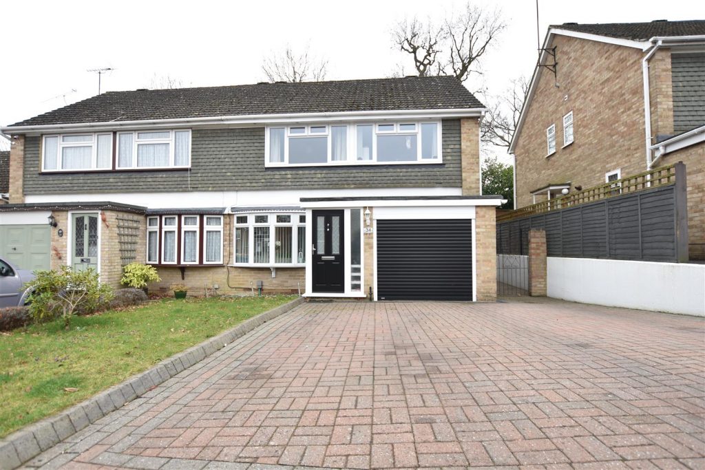Bitterne Avenue, Tilehurst, Reading Village Properties