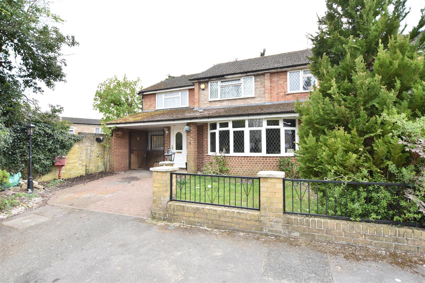 Alford Close, Tilehurst, Reading Village Properties