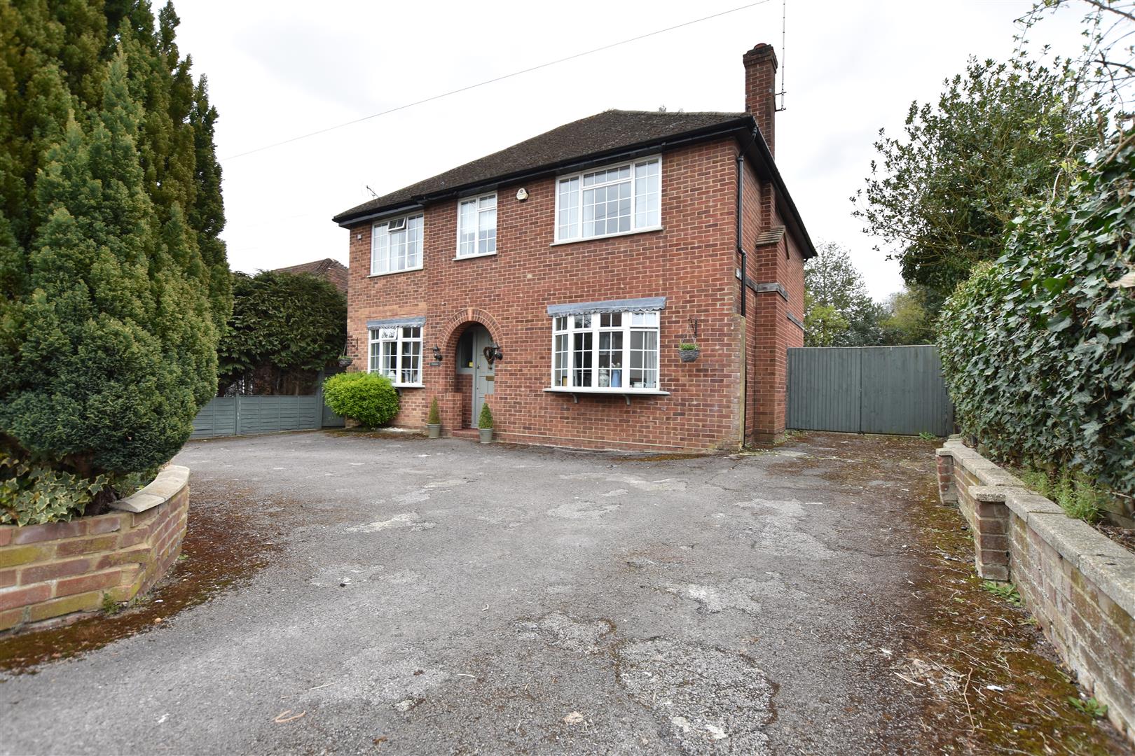 Weald Rise, Tilehurst, Reading Village Properties