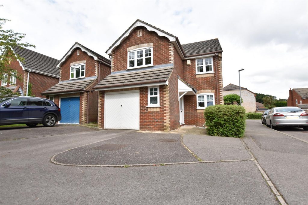 Manor Park Close, Tilehurst, Reading