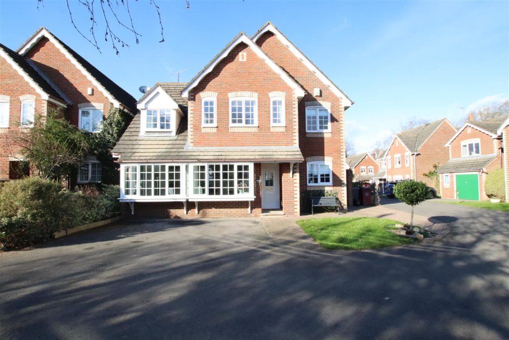 Manor Park Close, Tilehurst, Reading Village Properties