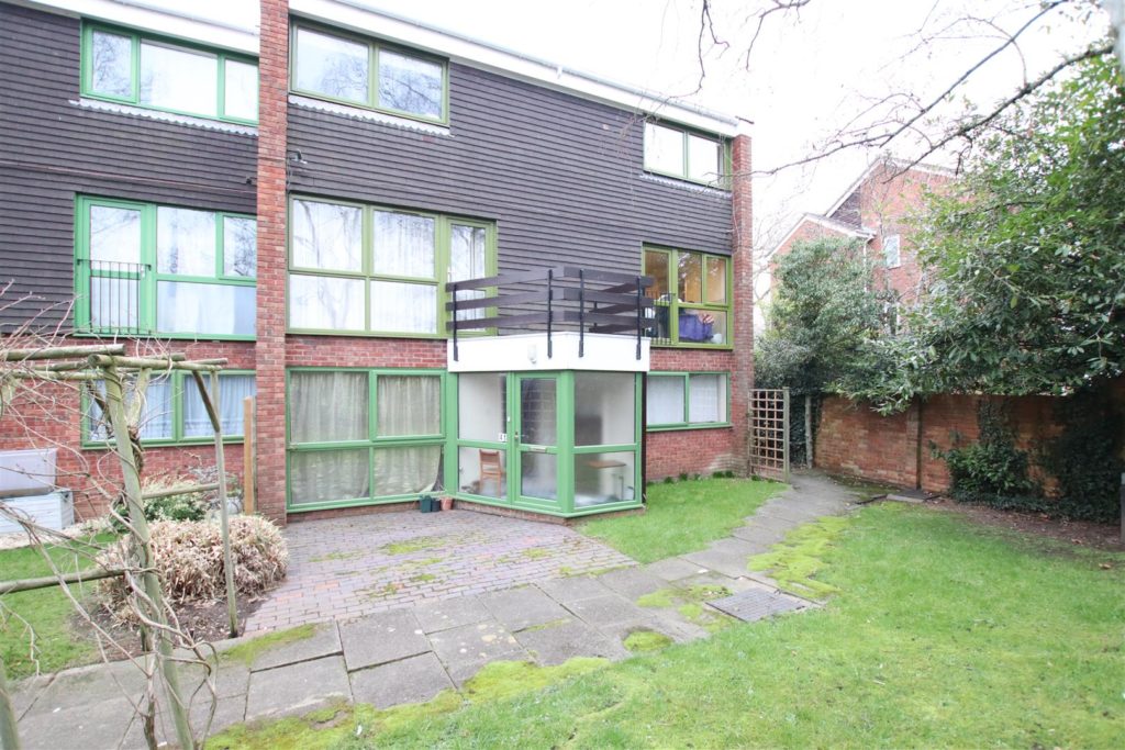 Parkside Road, Reading Village Properties