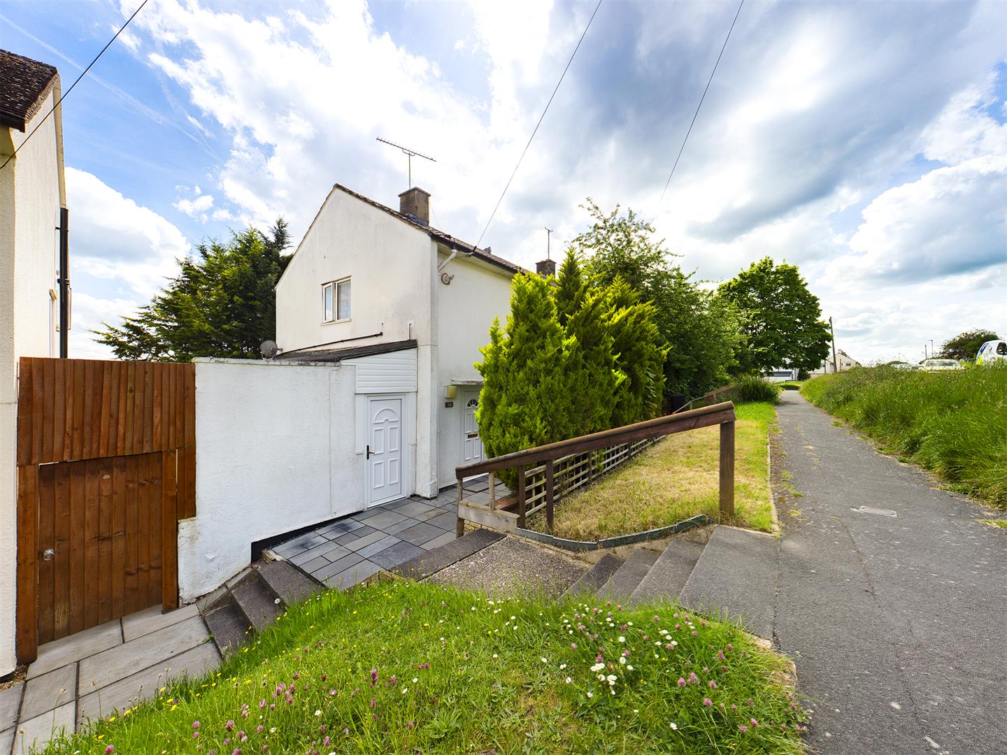 Royal Avenue, Calcot, Reading Village Properties