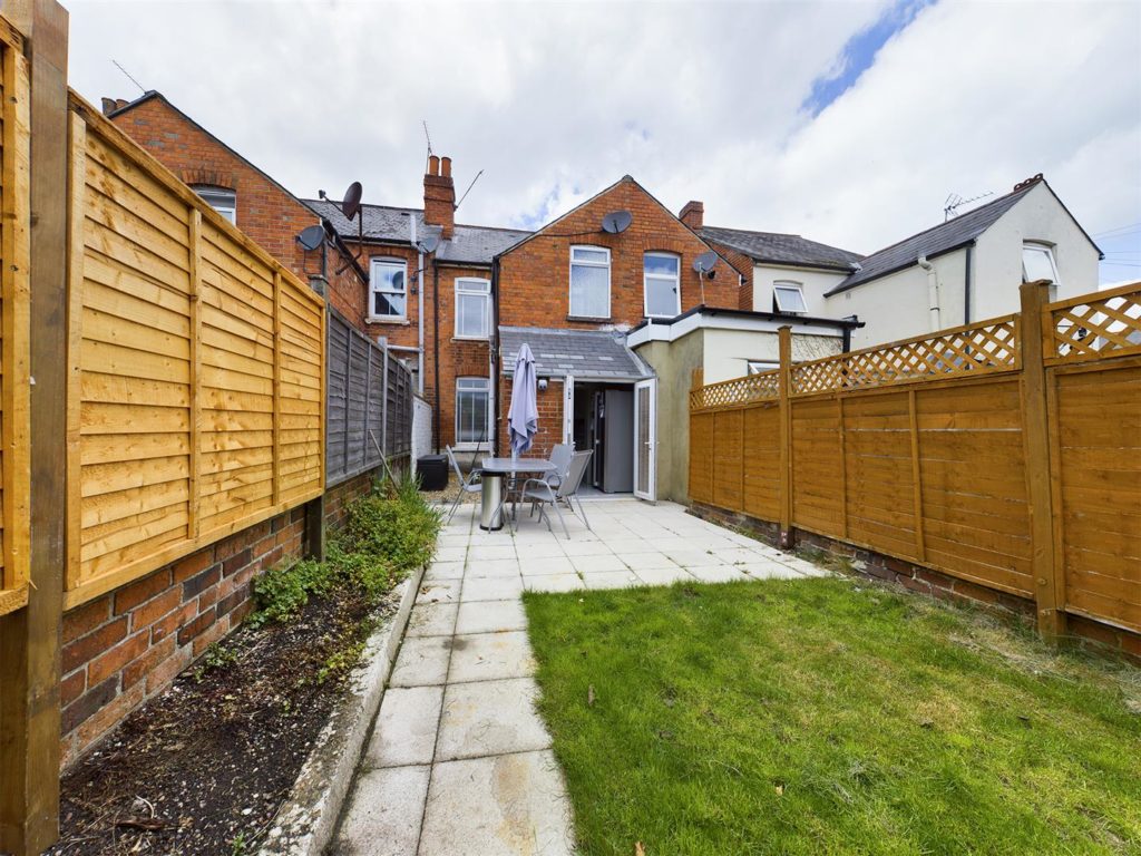 Grovelands Road, Reading Village Properties