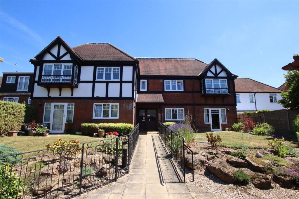 Berkshire Lodge, Tilehurst, Reading Village Properties