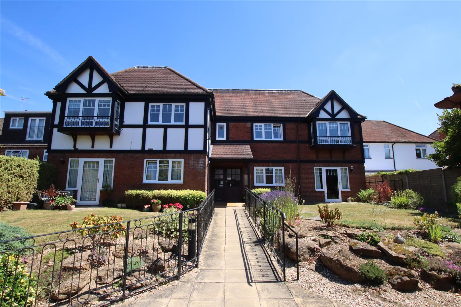 Berkshire Lodge, Tilehurst, Reading Village Properties