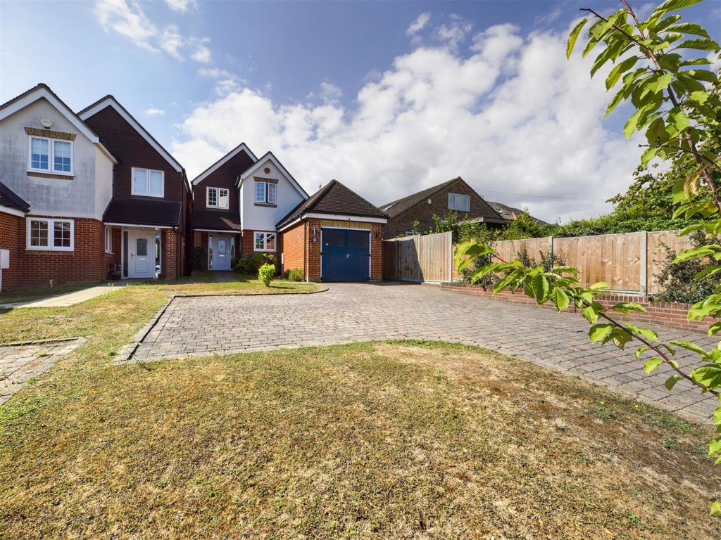 Chapel Hill, Tilehurst, Reading Village Properties