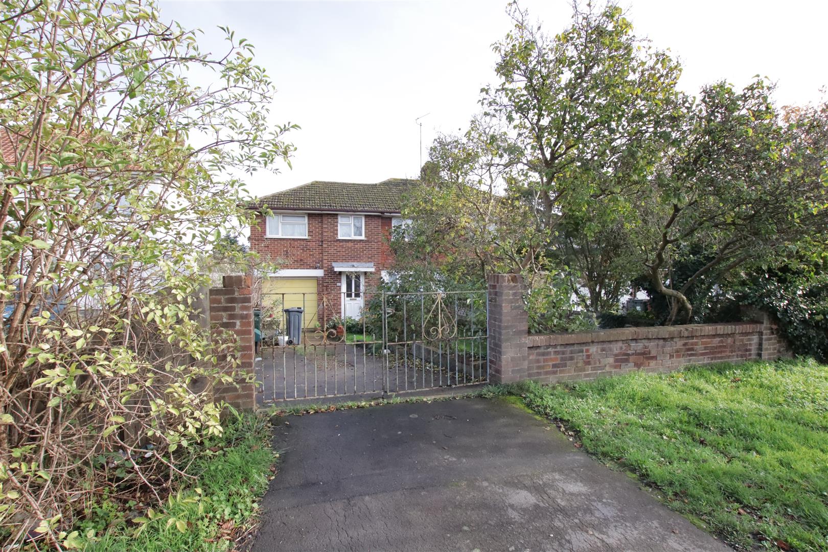 Burghfield Road, Reading Village Properties