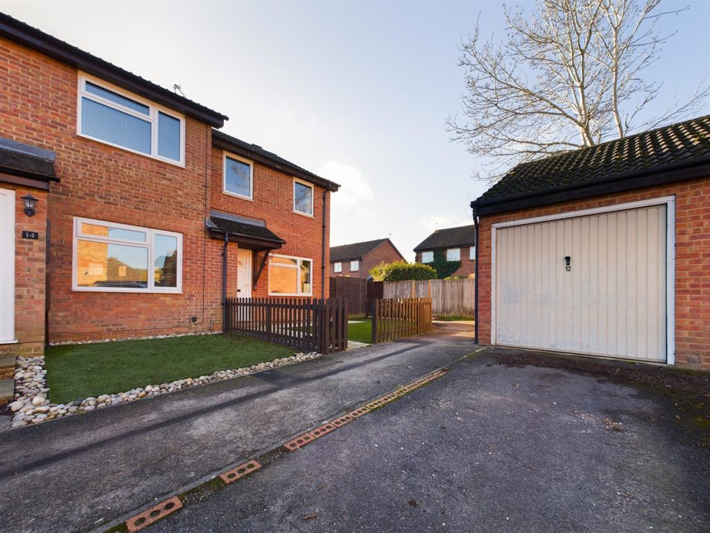 Ledbury Drive, Calcot, Reading