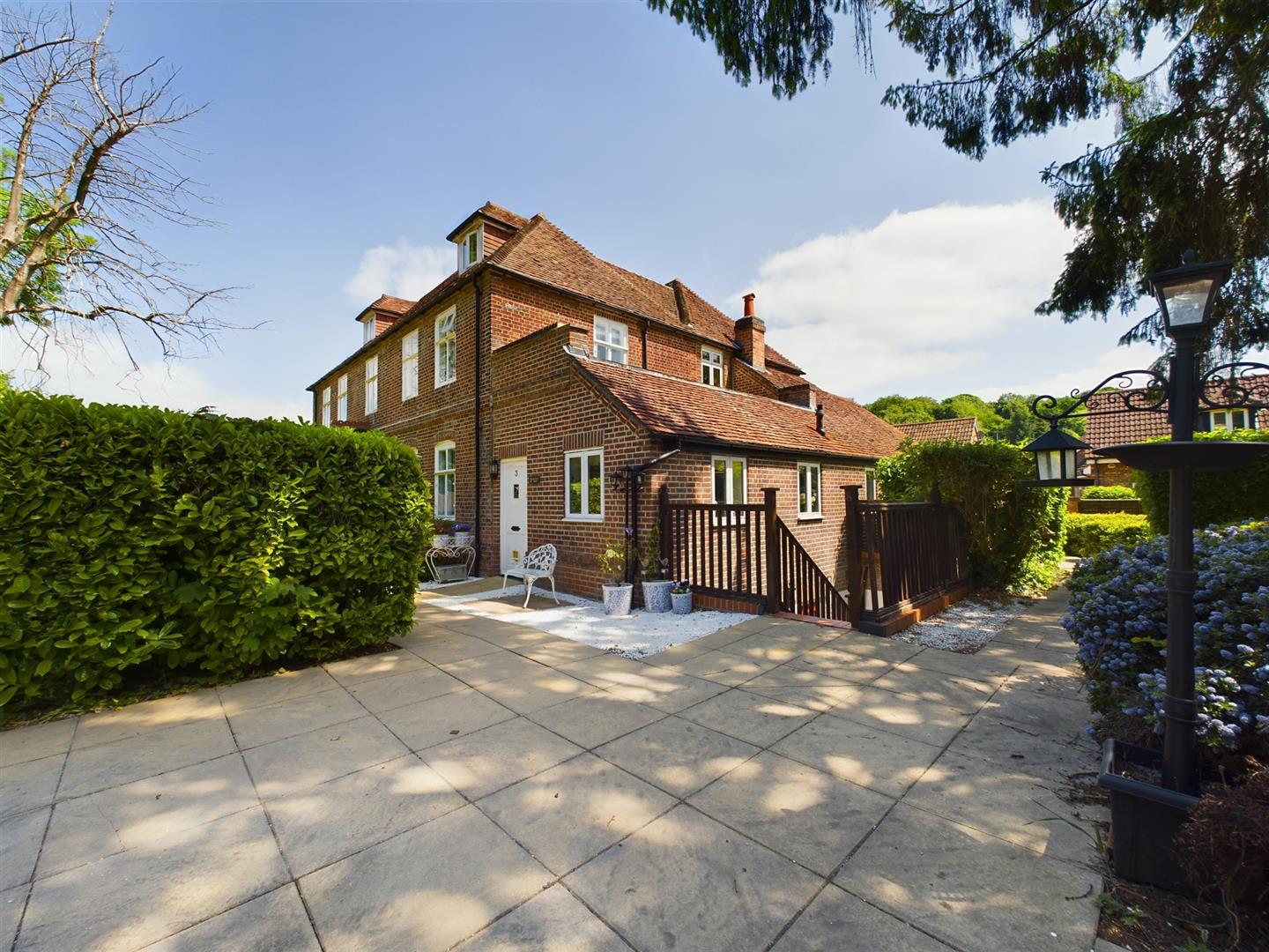 Kentwood House, Kentwood Hill, Tilehurst, Reading Village Properties