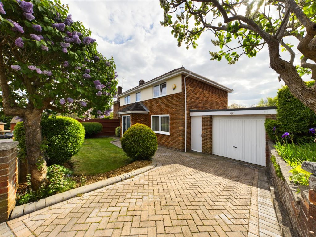 Swinbrook Close, Tilehurst, Reading