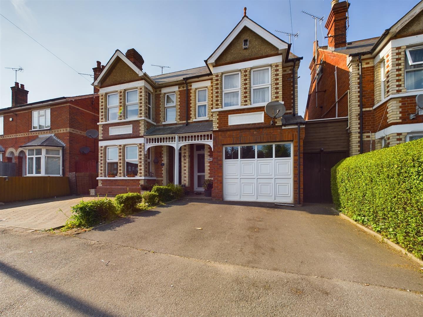 Bath Road, Reading Village Properties