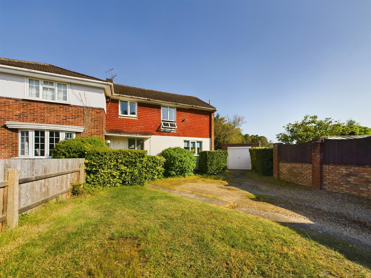 Livingstone Gardens, Woodley, Reading Village Properties