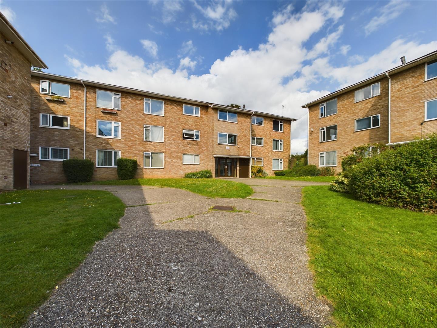 Burghfield Road, Reading Village Properties