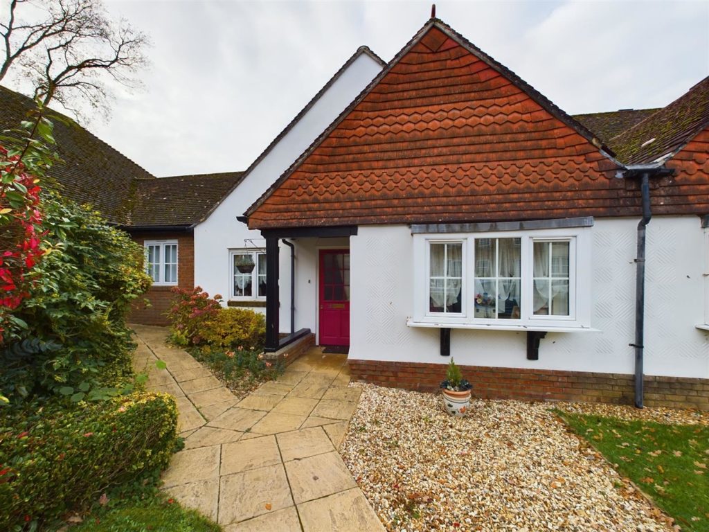 Oakwood Cottage, Pegasus Court, Park Lane, Tilehurst, Reading