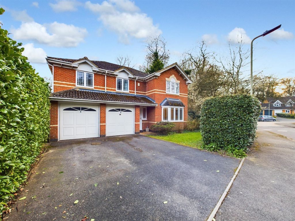 Vicarage Wood Way, Tilehurst, Reading