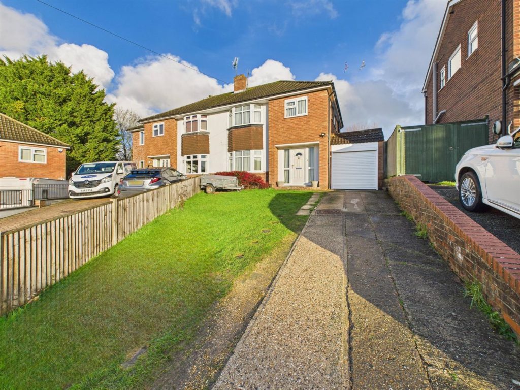 Elmstone Drive, Tilehurst, Reading