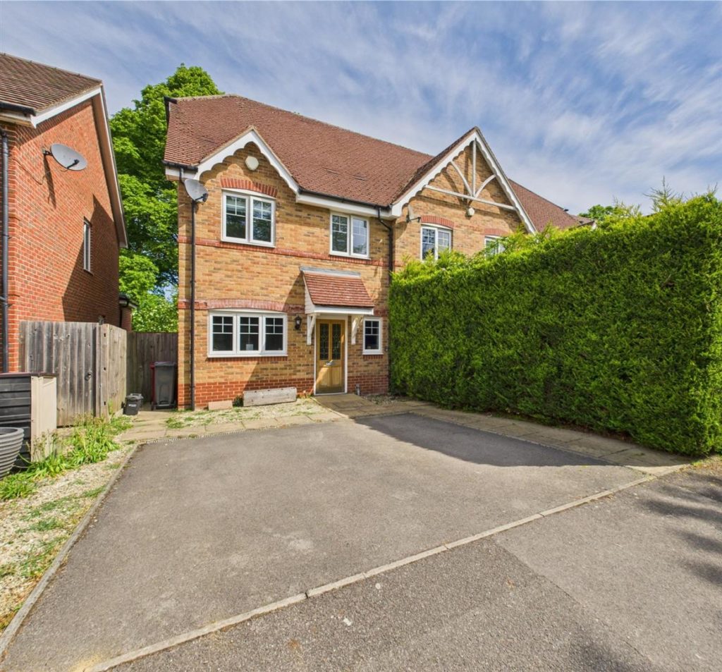 Larissa Close, Tilehurst, Reading