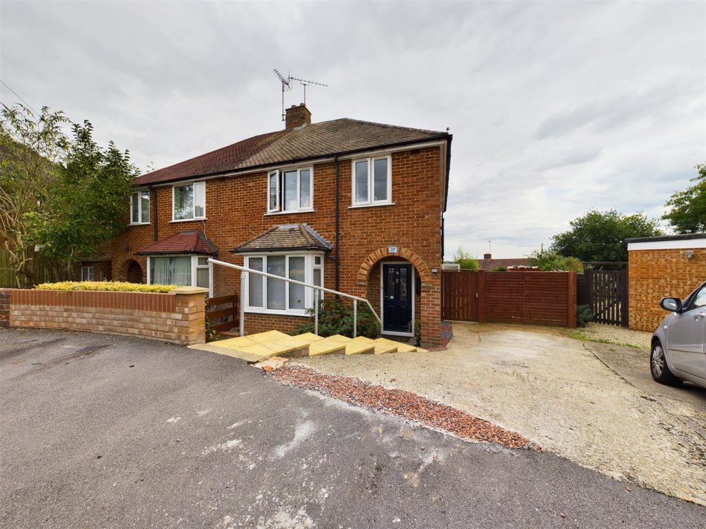 Links Drive, Tilehurst, Reading