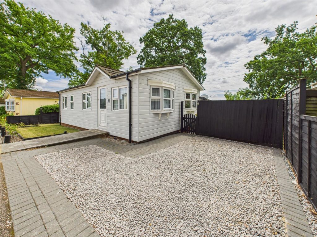 Third Avenue, Garston Park, Tilehurst, Reading