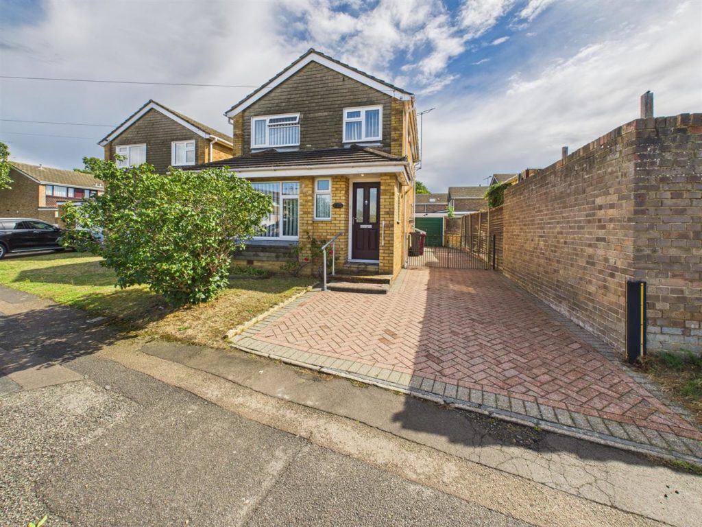 Elvaston Way, Tilehurst, Reading