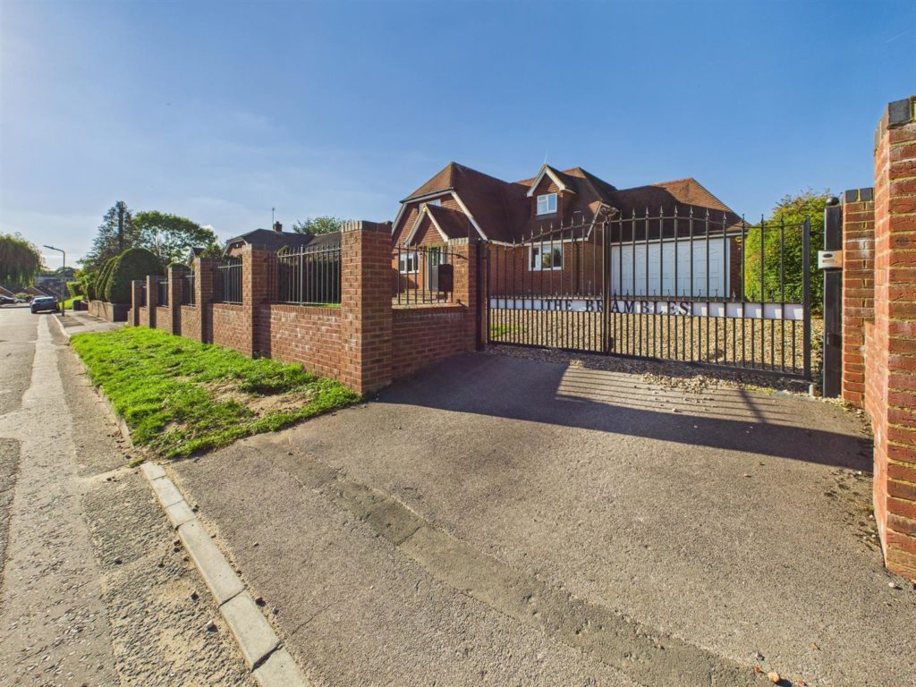 Fairway Avenue, Tilehurst, Reading
