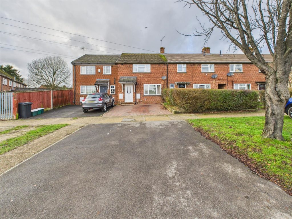 Royal Avenue, Calcot