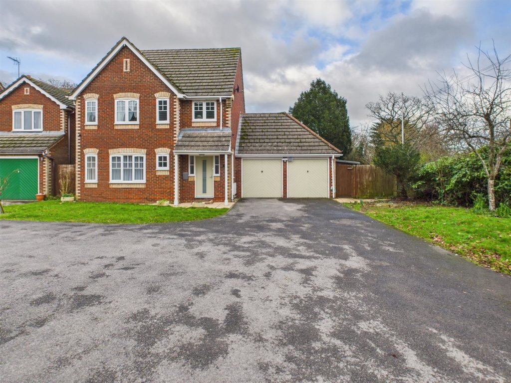 Village Properties - featured property - February 2026 - Manor Park Close, Tilehurst, Reading