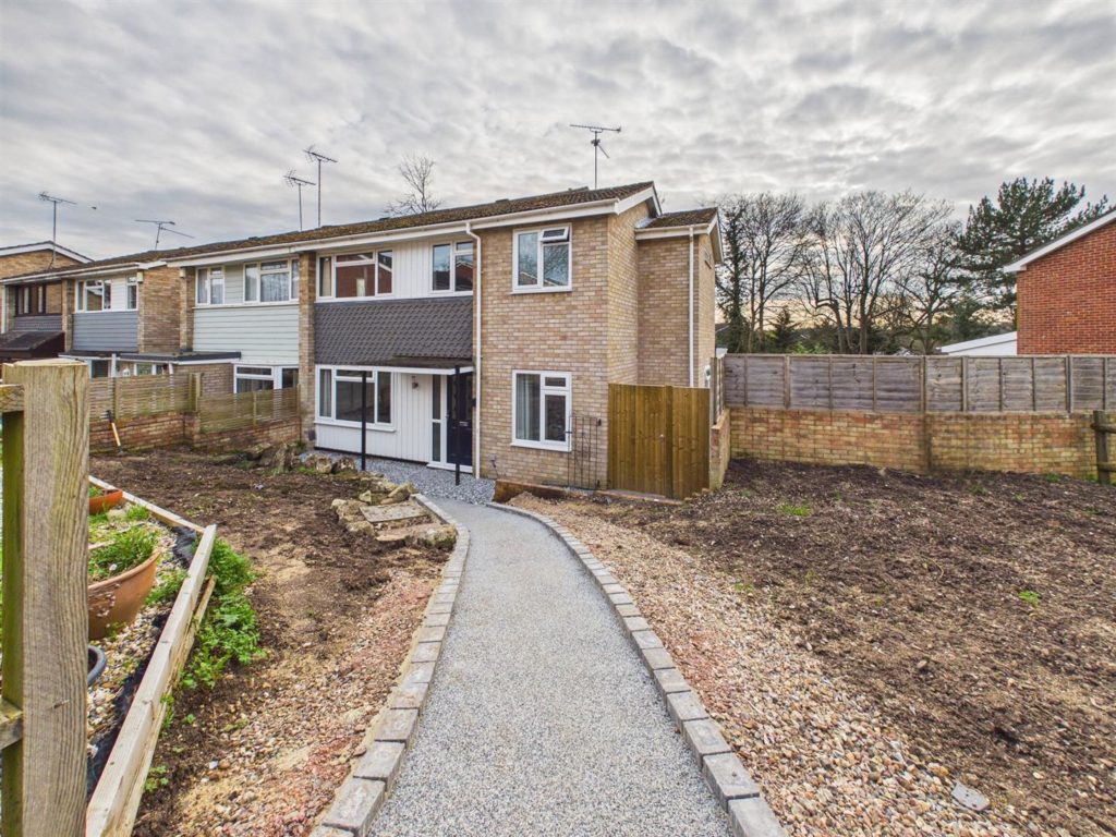 Fircroft Close, Tilehurst, Reading