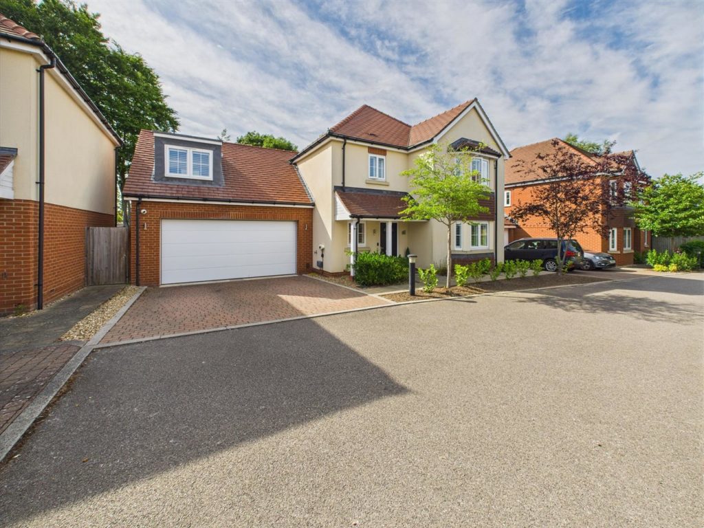 Wardle Avenue, Tilehurst, Reading