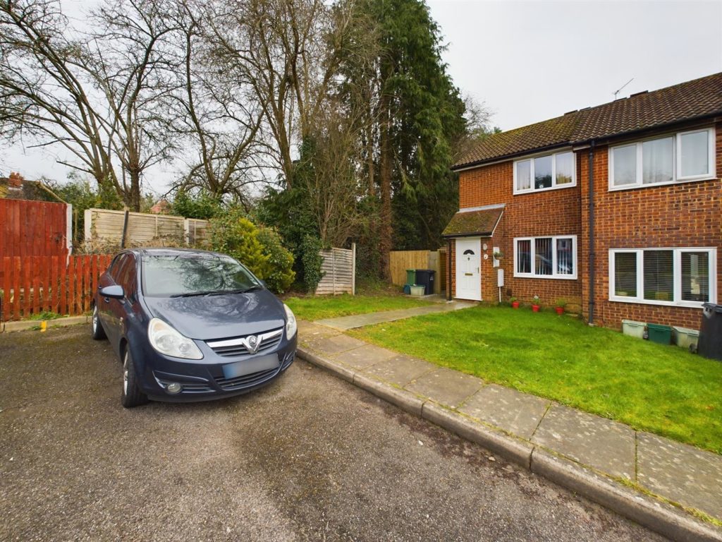 Flodden Drive, Calcot, Reading