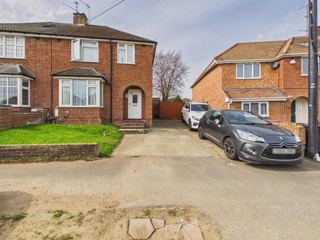 Links Drive, Tilehurst, Reading