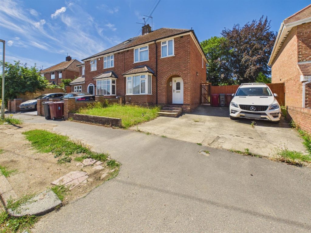 Links Drive, Tilehurst, Reading