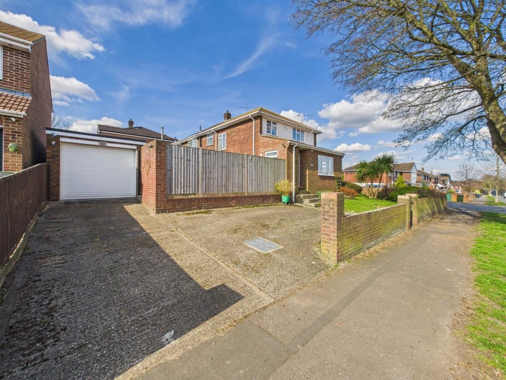 Fairford Road, Tilehurst, Reading