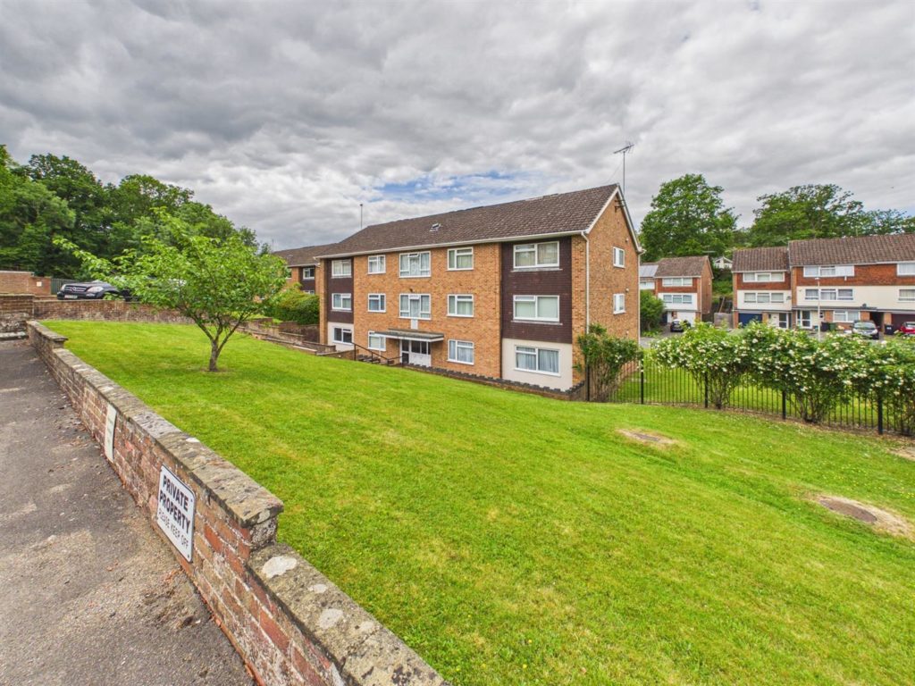 Robin Way, Tilehurst, Reading
