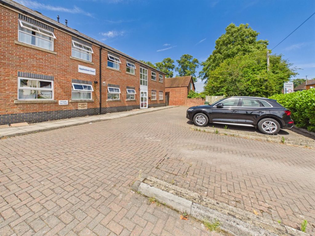 2 School Road, Tilehurst, Reading