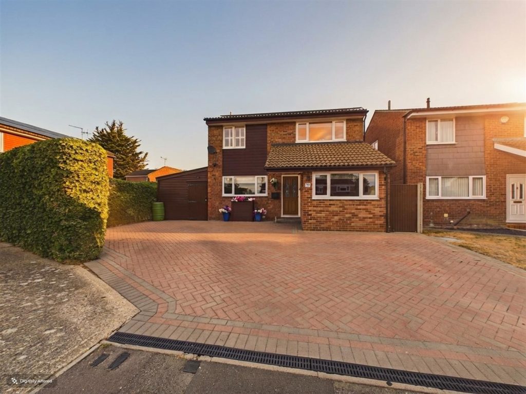 Hawkesbury Drive, Calcot, Reading