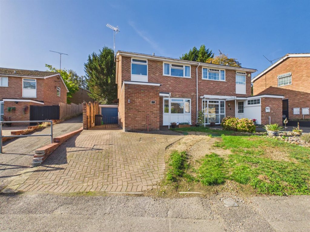 9 Primrose Close, Purley On Thames, Reading