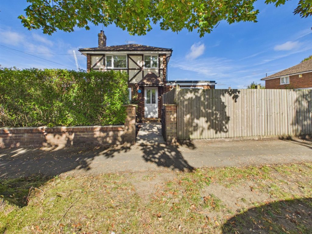 Ainsdale Crescent, Reading